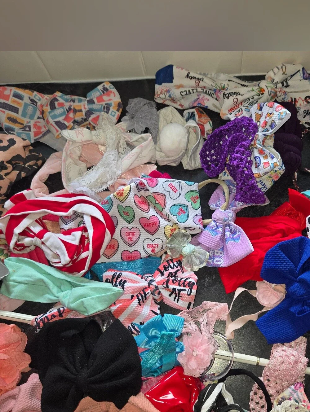 77 Headbands/bows